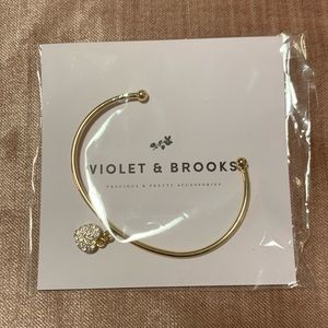 NWT Violet & Brooks Sylvia Gold Bangle Heart Charm